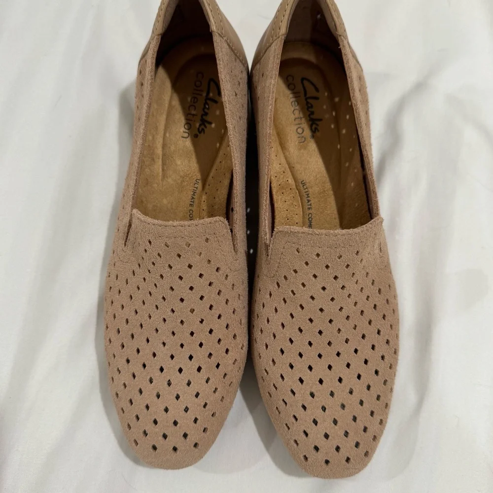 Clarks Juliet Hayes Perforated Suede Loafers‎ Sand 6M